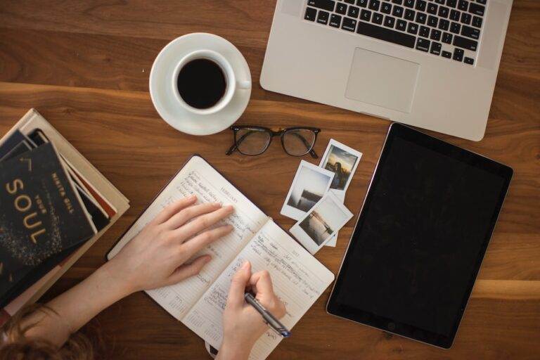 Dacă doriți să vă dezvoltați brandul și să ieșiți în evidență față de concurență, este esențial să creați conținut de impact, captivant și atractiv. Amintiți-vă că, atunci când publicul este în căutarea pentru ceva de pe internet, acestea sunt în căutarea pentru lucruri care vor fi utile pentru ei. Astfel, în timp ce creați conținut, rețineți că produsul sau serviciul dumneavoastră servește unui anumit scop pentru utilizator. Asigurați-vă că le arătați utilizatorilor de ce produsul / serviciul vă va fi de ajutor în timp real. Și, în cele din urmă, asigurați-vă întotdeauna că oferiți soluții, astfel încât utilizatorii să poată începe să utilizeze imediat produsul / serviciul dvs.!