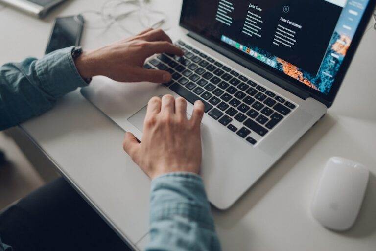 Securitatea laptopurilor: cabluri de securitate și elemente de recunoaștere