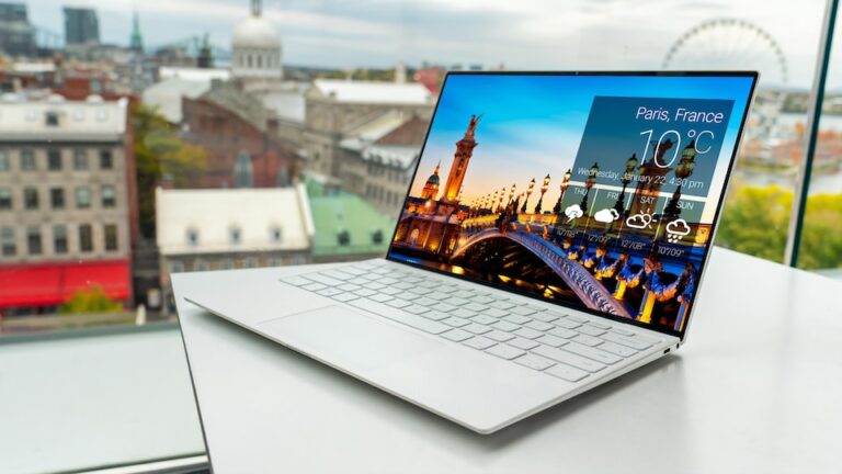 Laptopuri ultra-mobile PC: performante, dar cu prețuri mari și ecrane mici