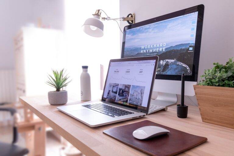 Laptopuri pentru afaceri: performanță și portabilitate pentru mediul de business