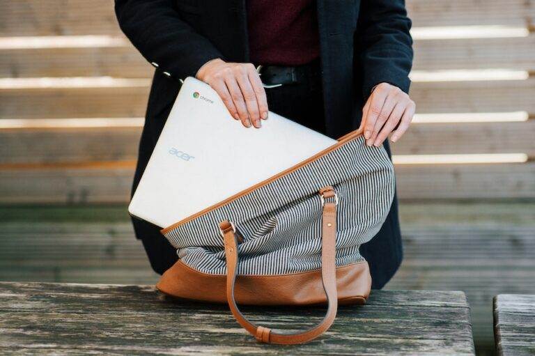 Laptopuri subnotebook: mici, cu greutate redusă și autonomie mare a bateriei