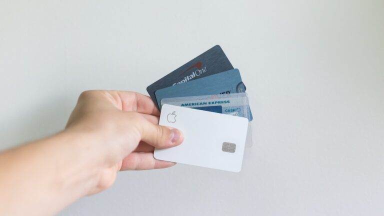 La ce sa ai grija cand iti faci un card de cumparaturi in romania?